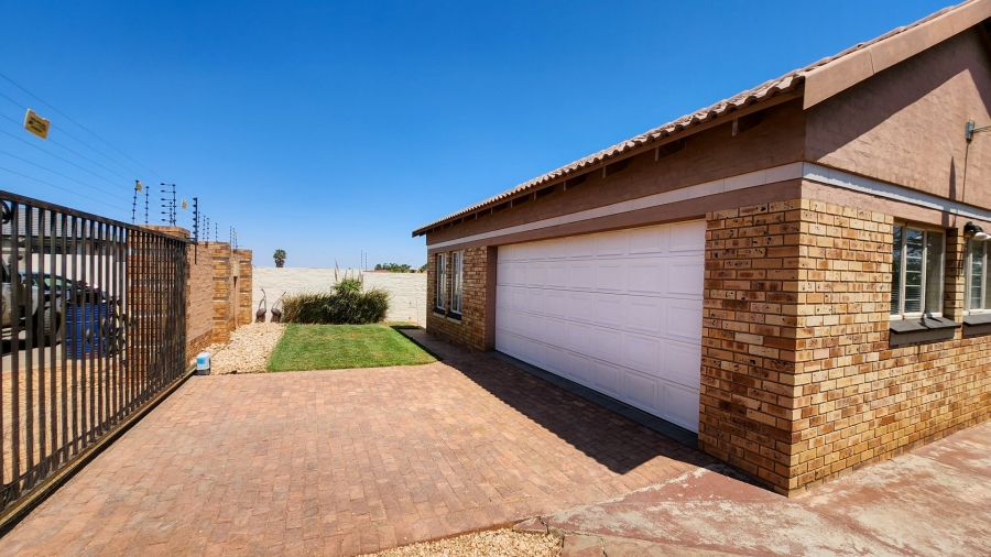 3 Bedroom Property for Sale in Wilkoppies North West